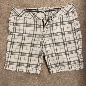 💥💥 SOLD 💥💥 Great Aeropostale stretch plaid shorts size 9/10